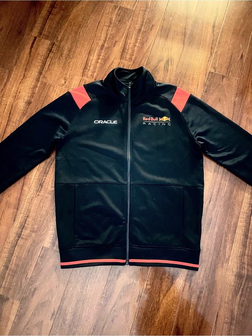 NWOT Official 2023 Oracle Red Bull Racing F1 Team Track Jacket Medium